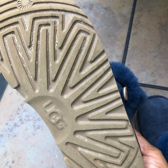 Ladies UGG Bailey Button Boot Sz 5 - Picture 4 of 8